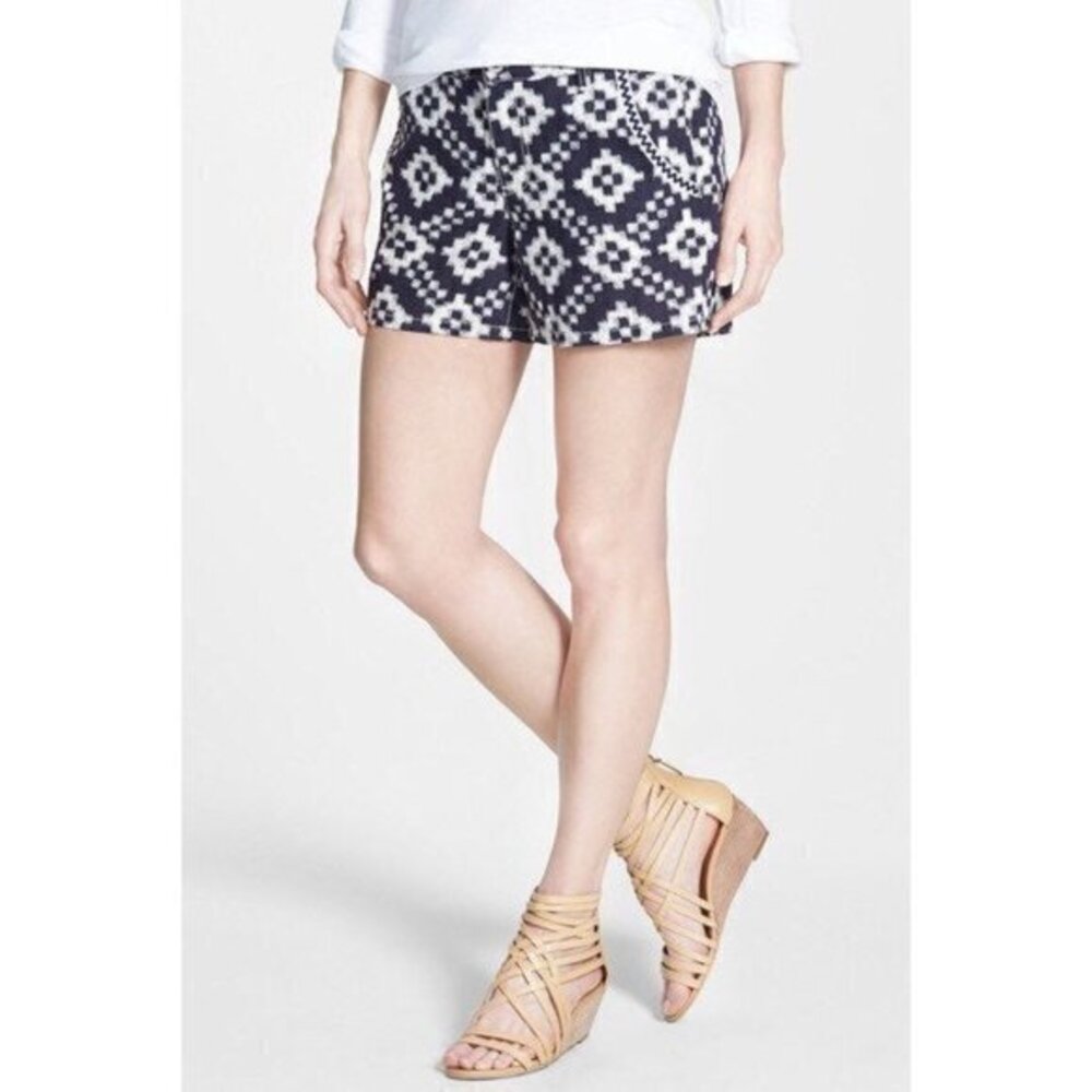 Two by Vince Camuto Diamond Print Shorts